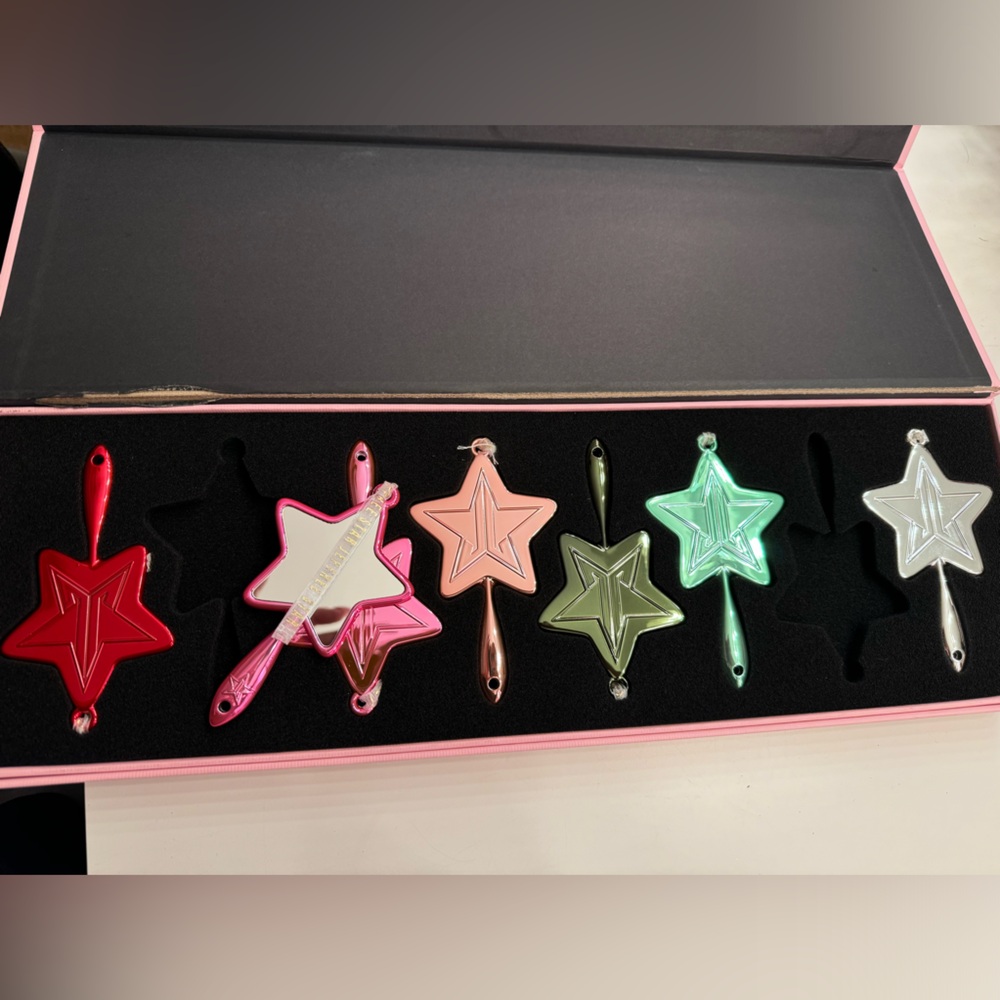 Jeffree Star Ornament Set